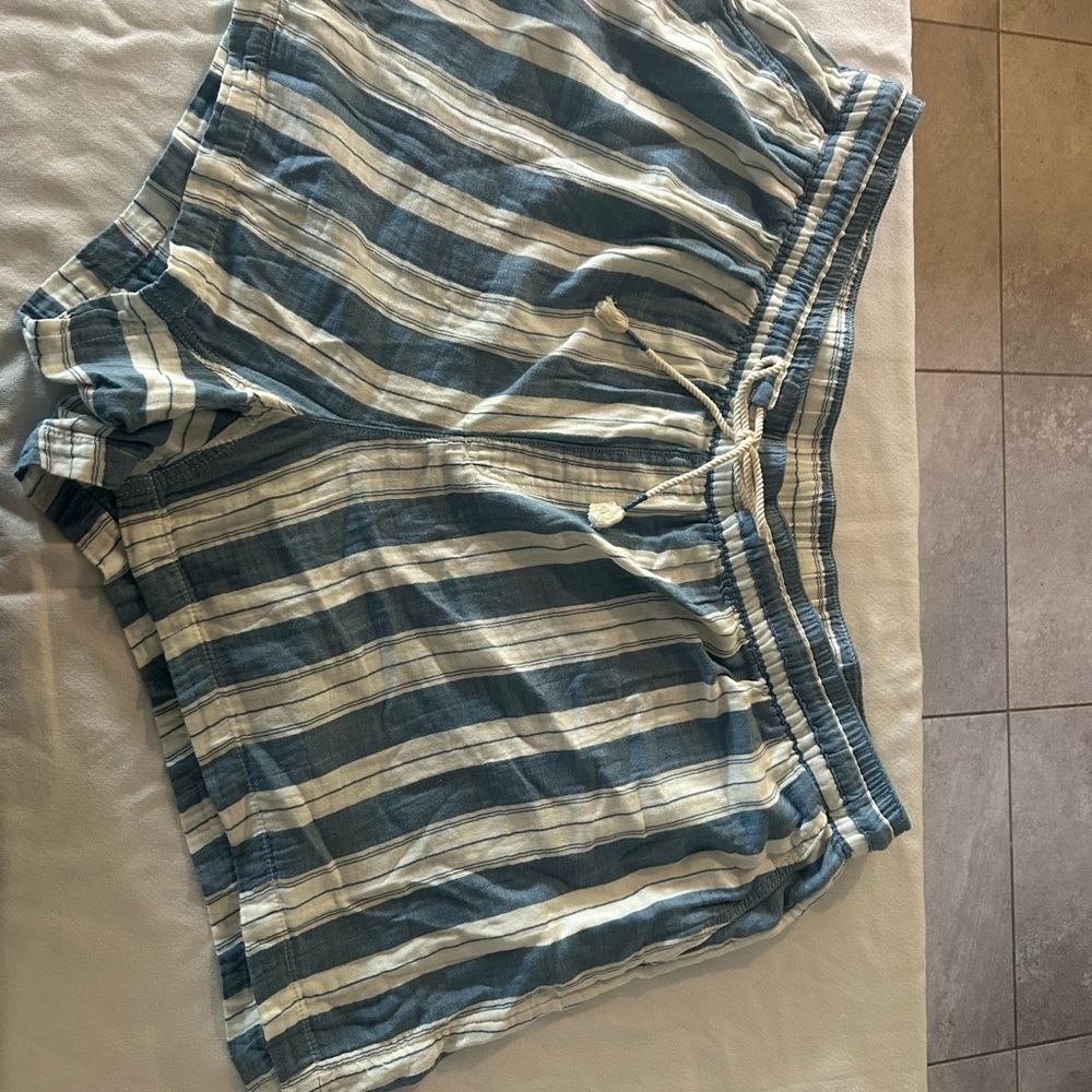 Old Navy Blue and White Striped Cotton Drawstring Shorts. Plus size 4X